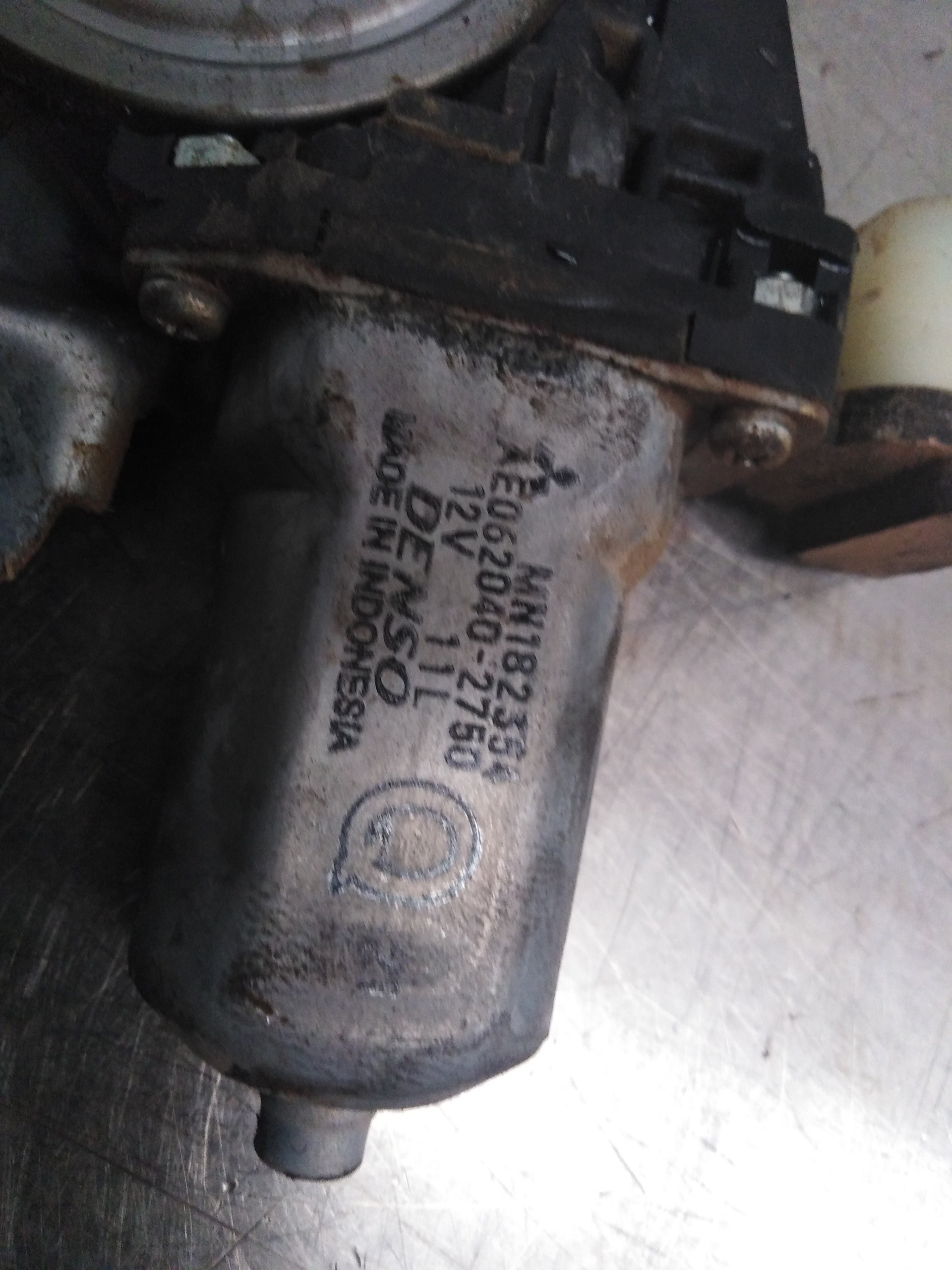 ELEVALUNAS DELANTERO DERECHO MITSUBISHI L 200 (KA0/KB0) MN182354 MN182354 - Vista 2