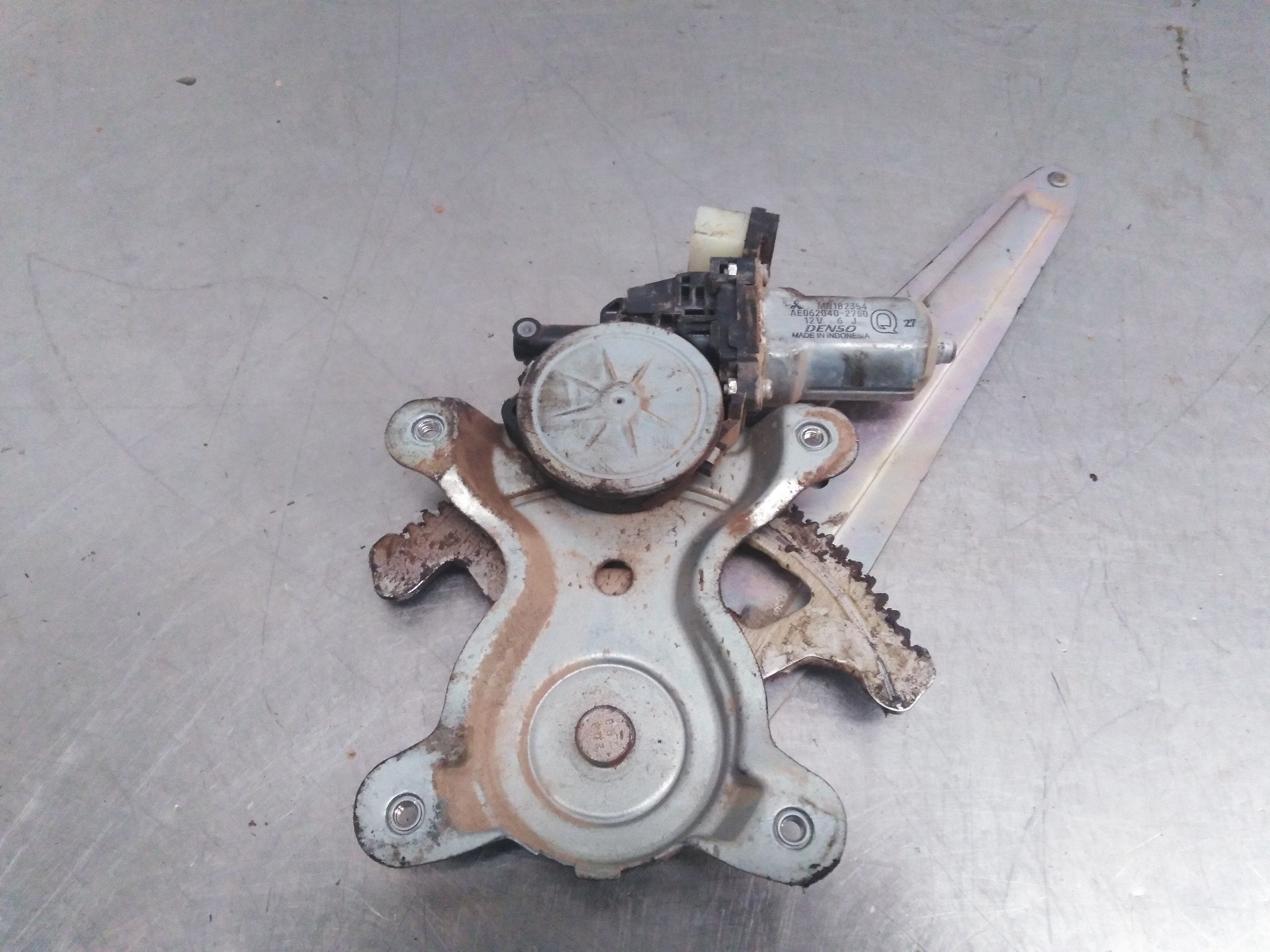 ELEVALUNAS TRASERO IZQUIERDO MITSUBISHI L 200 (KA0/KB0) MN182354 MN182354