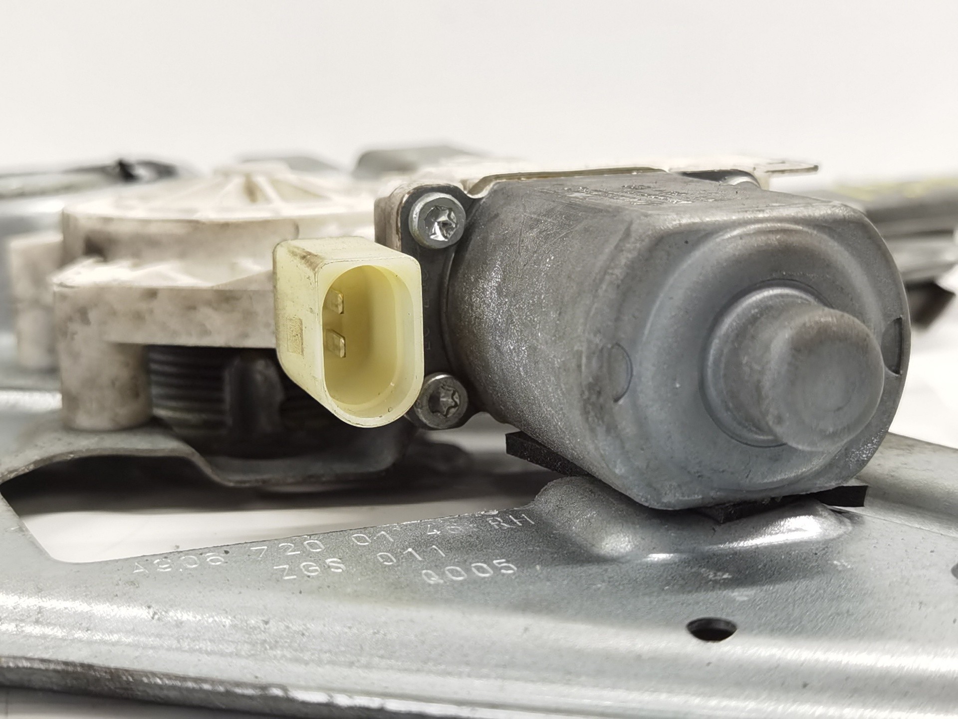 ELEVALUNAS DELANTERO DERECHO MERCEDES-BENZ SPRINTERII COMBI (DESDE 01.06) A9067200146RH / A0068205542 A9067200146RHA0068205542 - Vista 2