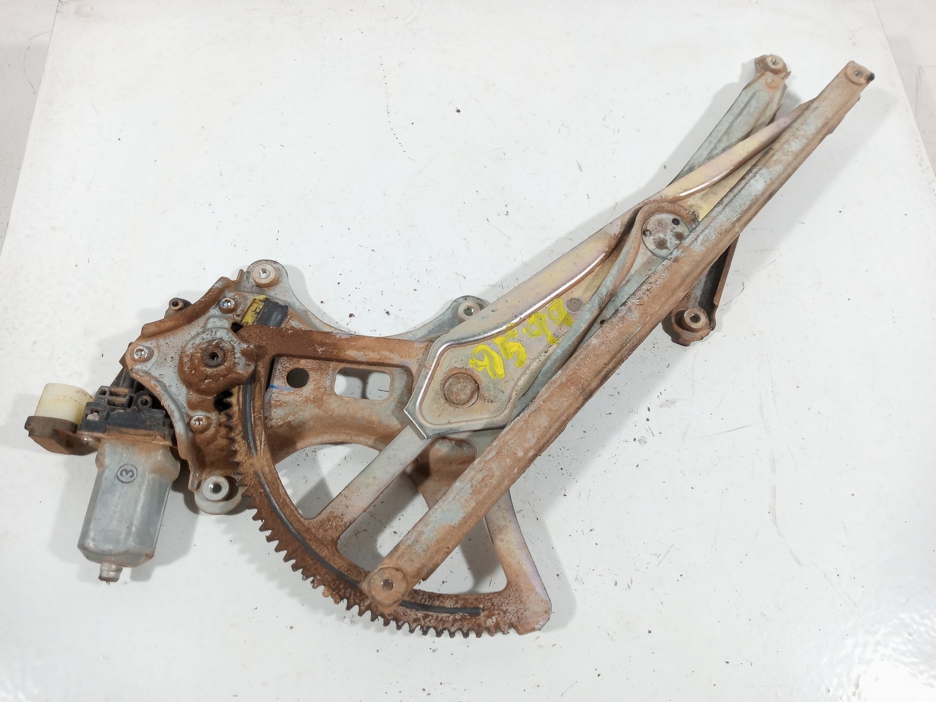 ELEVALUNAS DELANTERO DERECHO MITSUBISHI L 200 (KA0/KB0) MN182354 / AE0620402750 MN182354AE0620402750