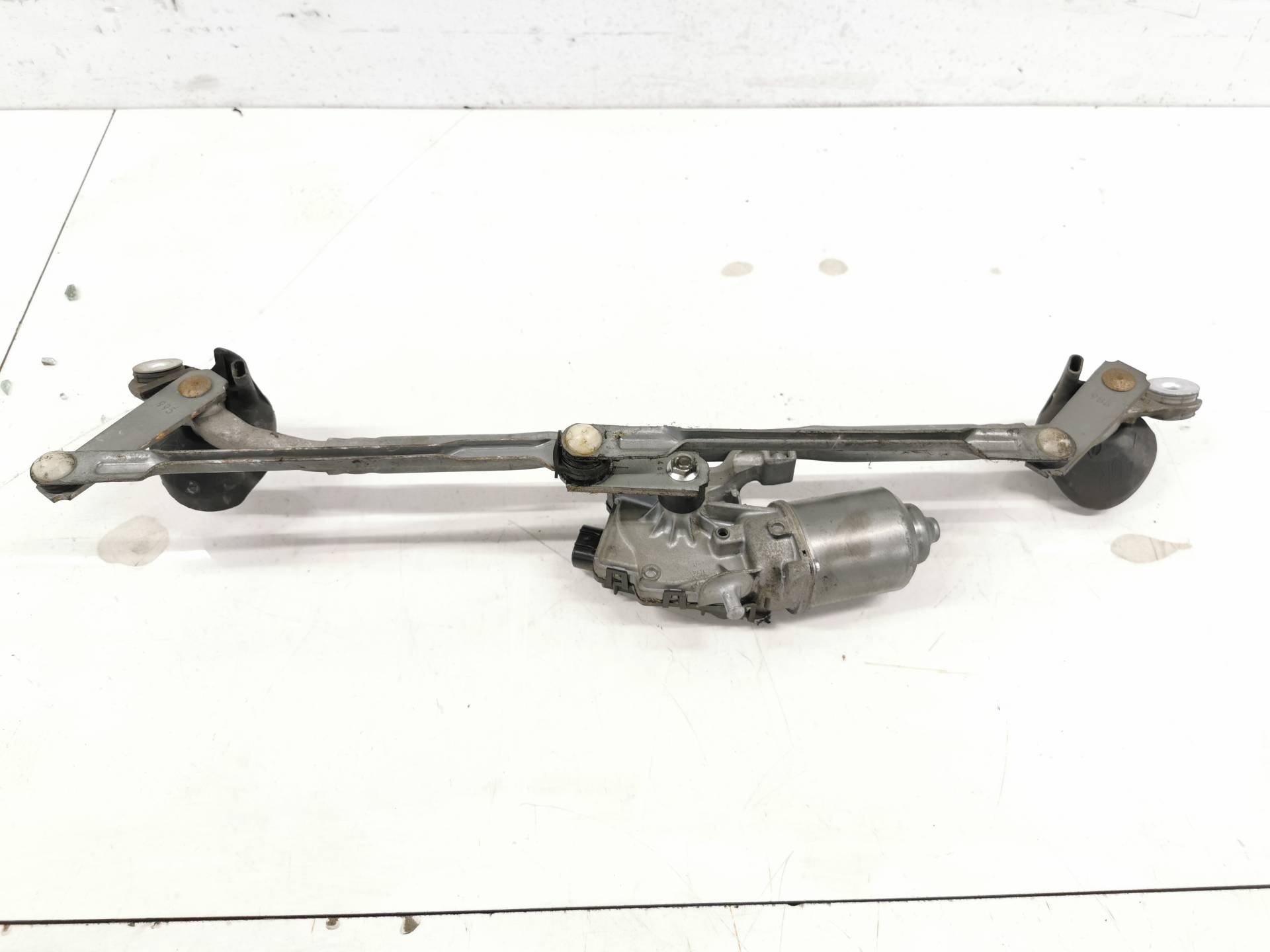 MOTOR LIMPIA DELANTERO LEXUS IS200 (DS2/IS2) 8511053040 / 1593000200 85110530401593000200 - Vista 3