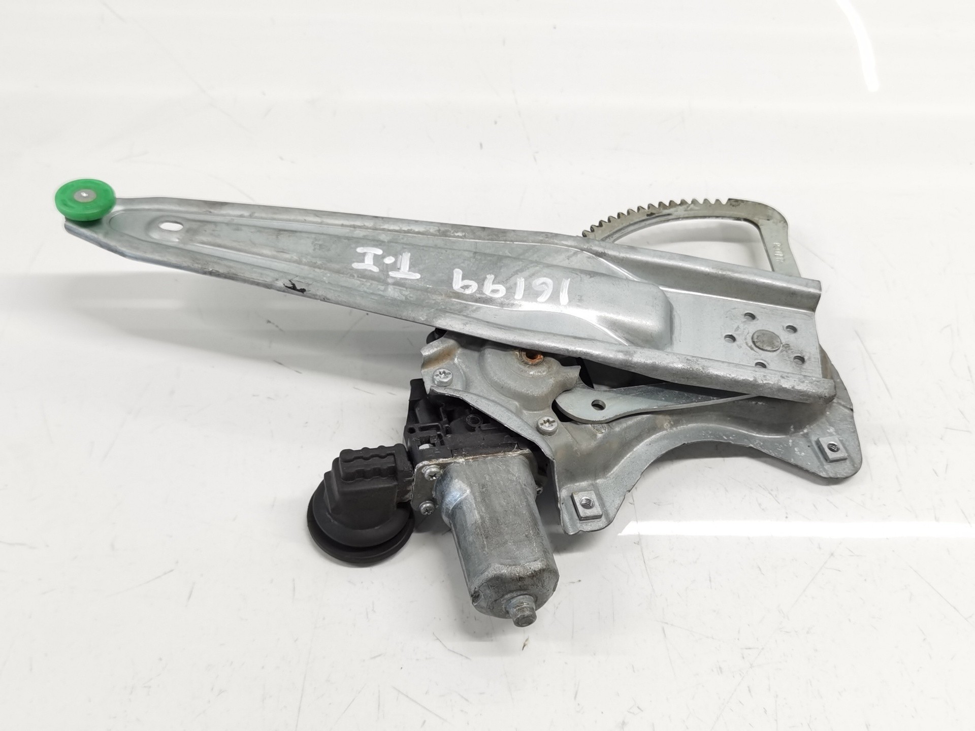 ELEVALUNAS TRASERO IZQUIERDO TOYOTA AURIS 857100D100 / AV2621002330 / 973582100 857100D100AV2621002330973582100