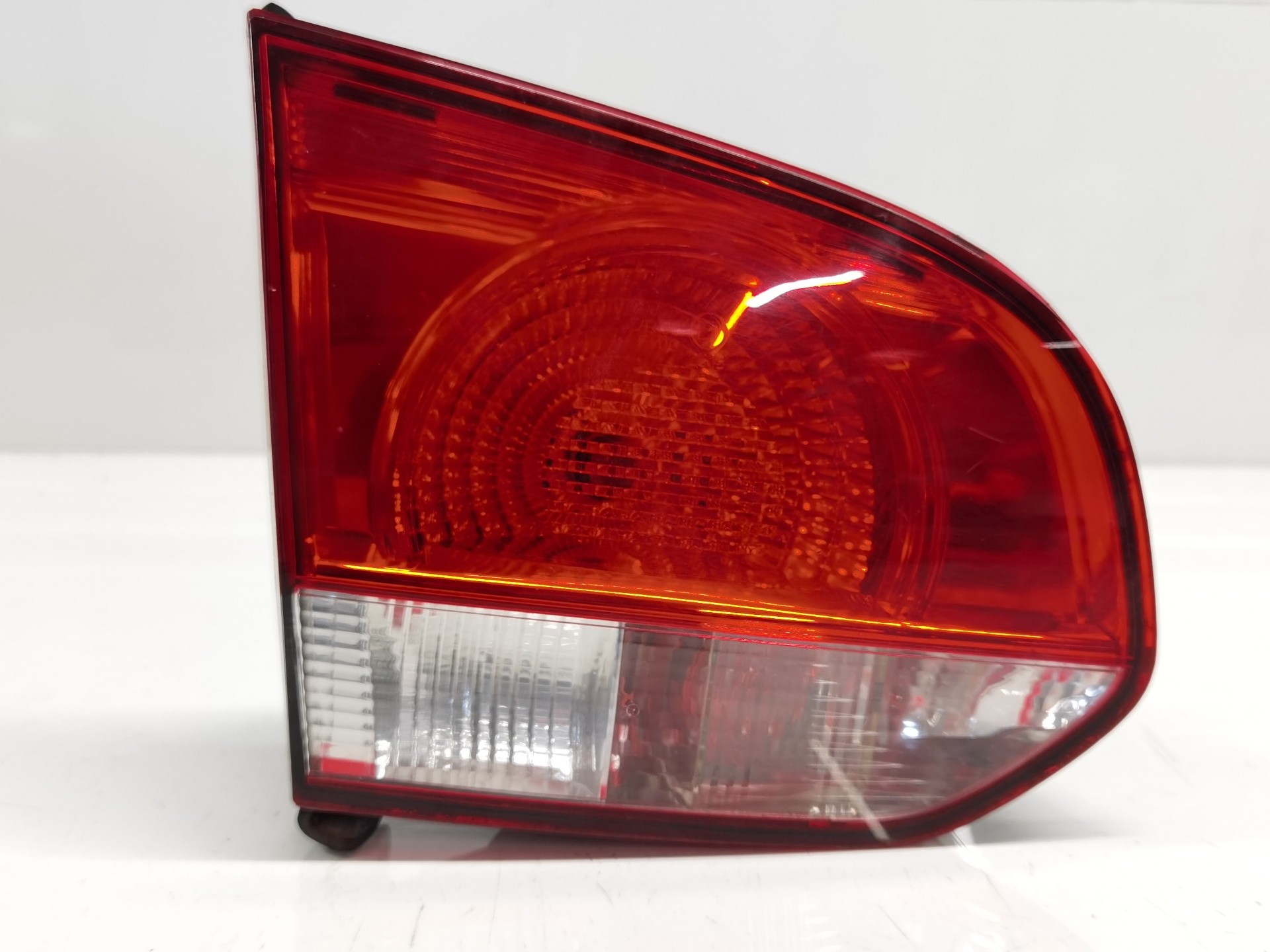 PILOTO TRASERO CENTRAL IZQUIERDO VOLKSWAGEN GOLF VI (5K1) 5K0945093G 5K0945093G