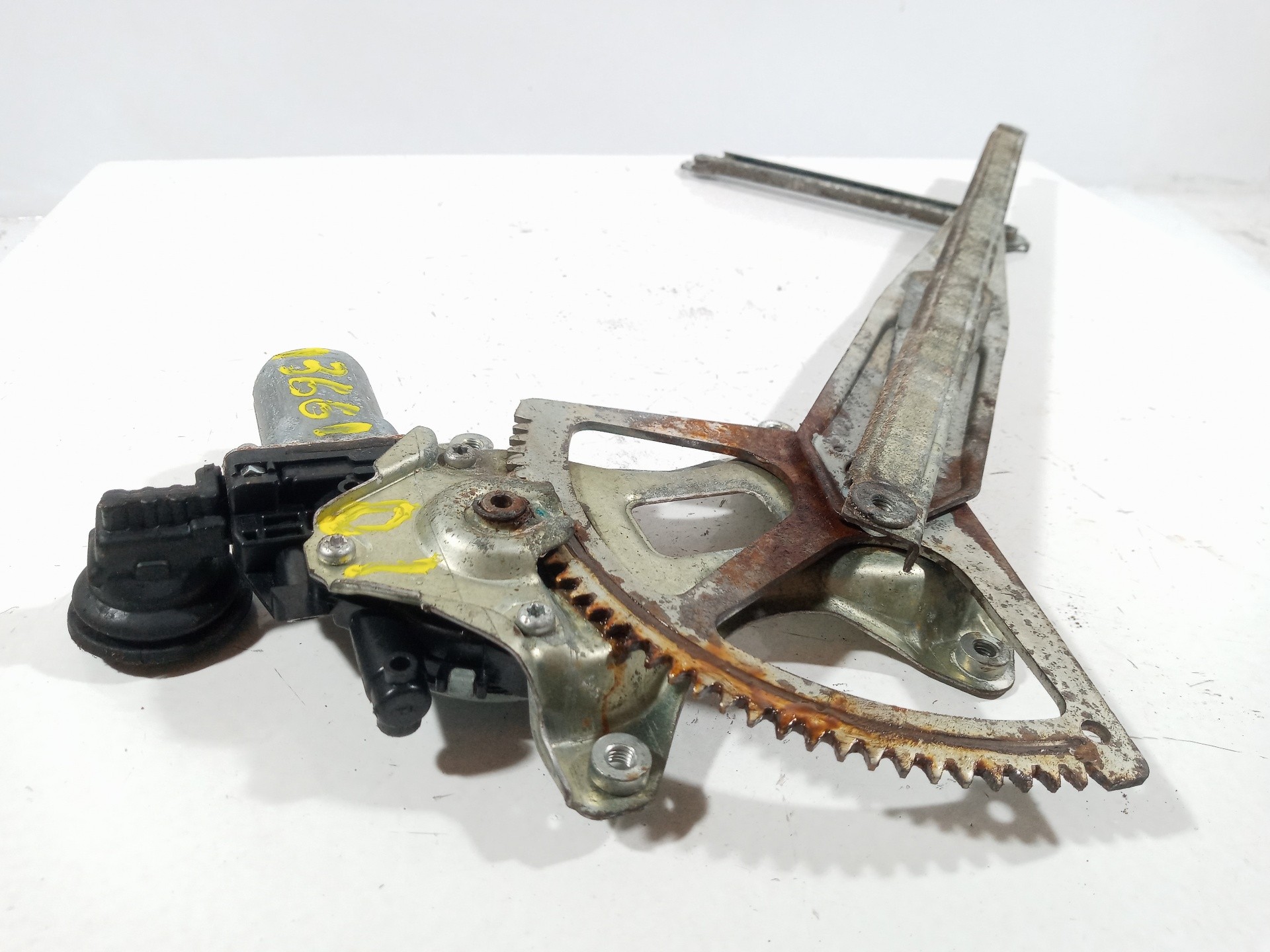 ELEVALUNAS DELANTERO IZQUIERDO LEXUS IS200 (DS2/IS2) 8572058010 / 0620401770 85720580100620401770