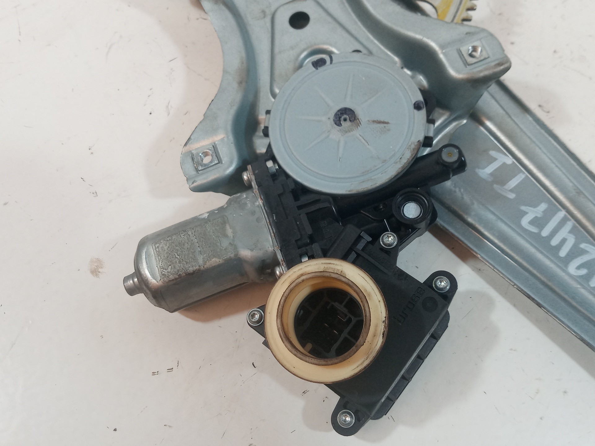 ELEVALUNAS TRASERO IZQUIERDO TOYOTA AURIS 8570102010 8570102010 - Vista 2