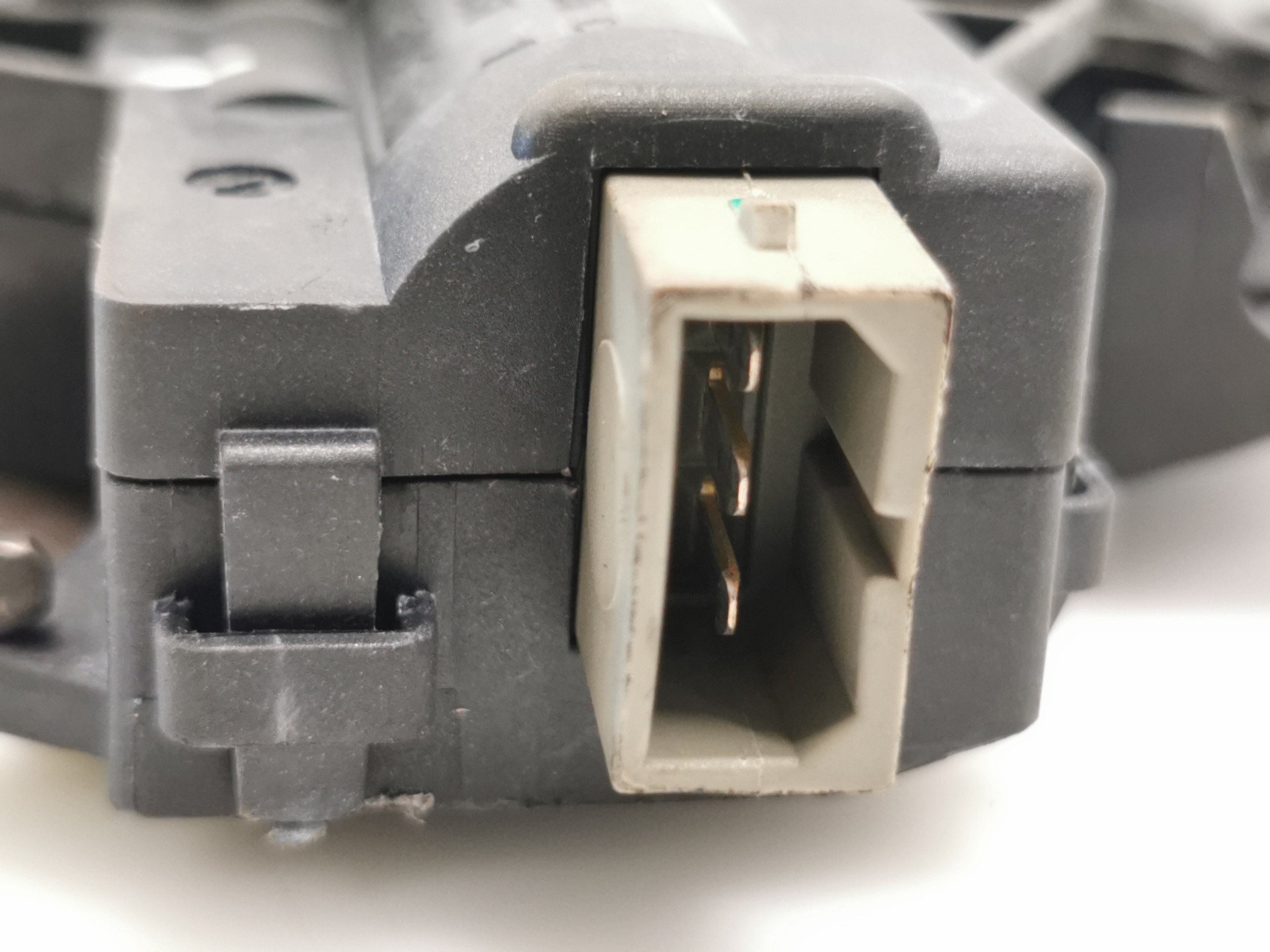 CERRADURA MALETERO / PORTÓN AUDI A6 BERLINA (4F2) 4F5827505C 4F5827505C - Vista 3