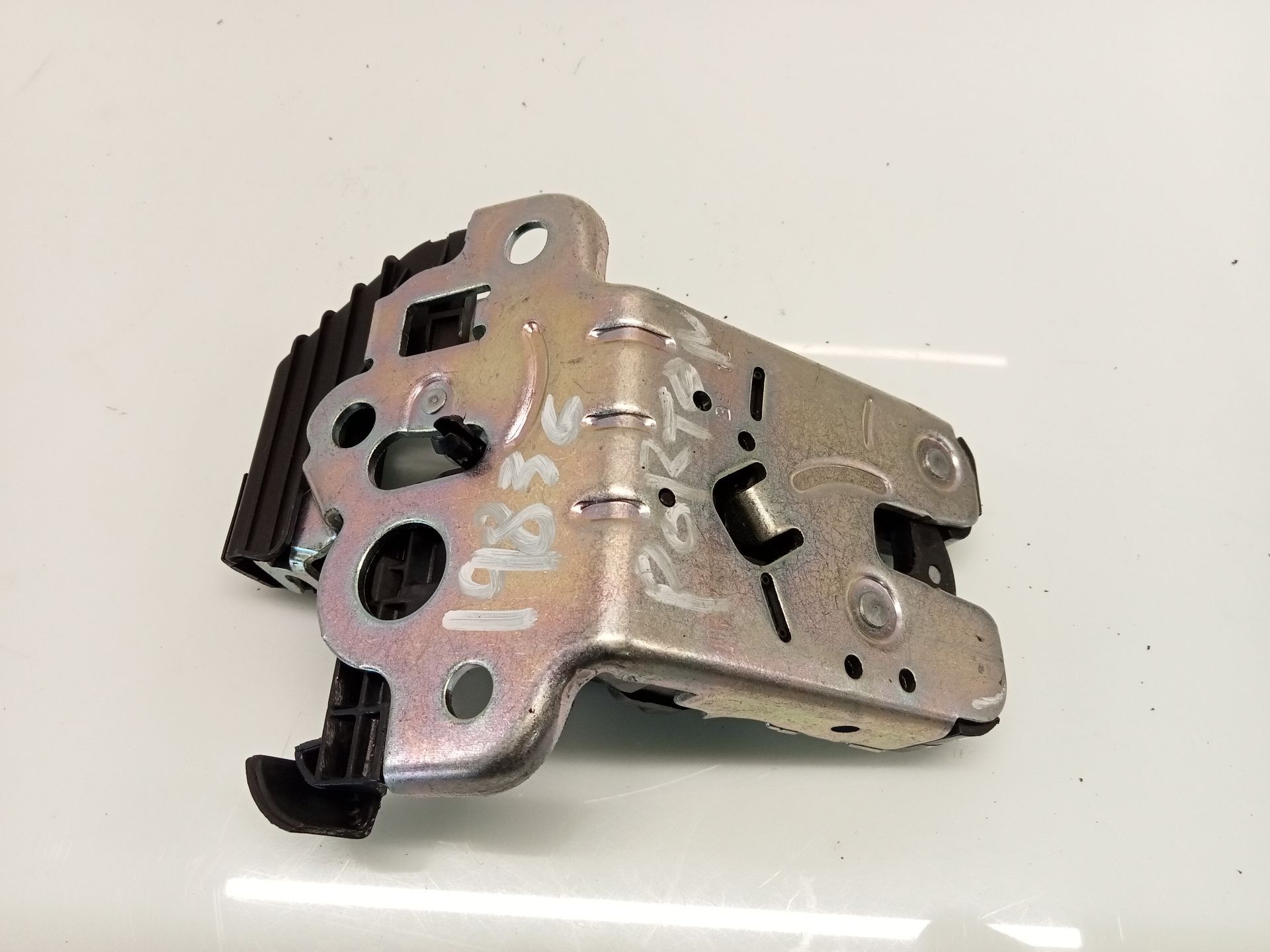 CERRADURA MALETERO / PORTÓN AUDI A1 Sportback (8XA, 8XF) 8R0827505A 8R0827505A - Vista 3