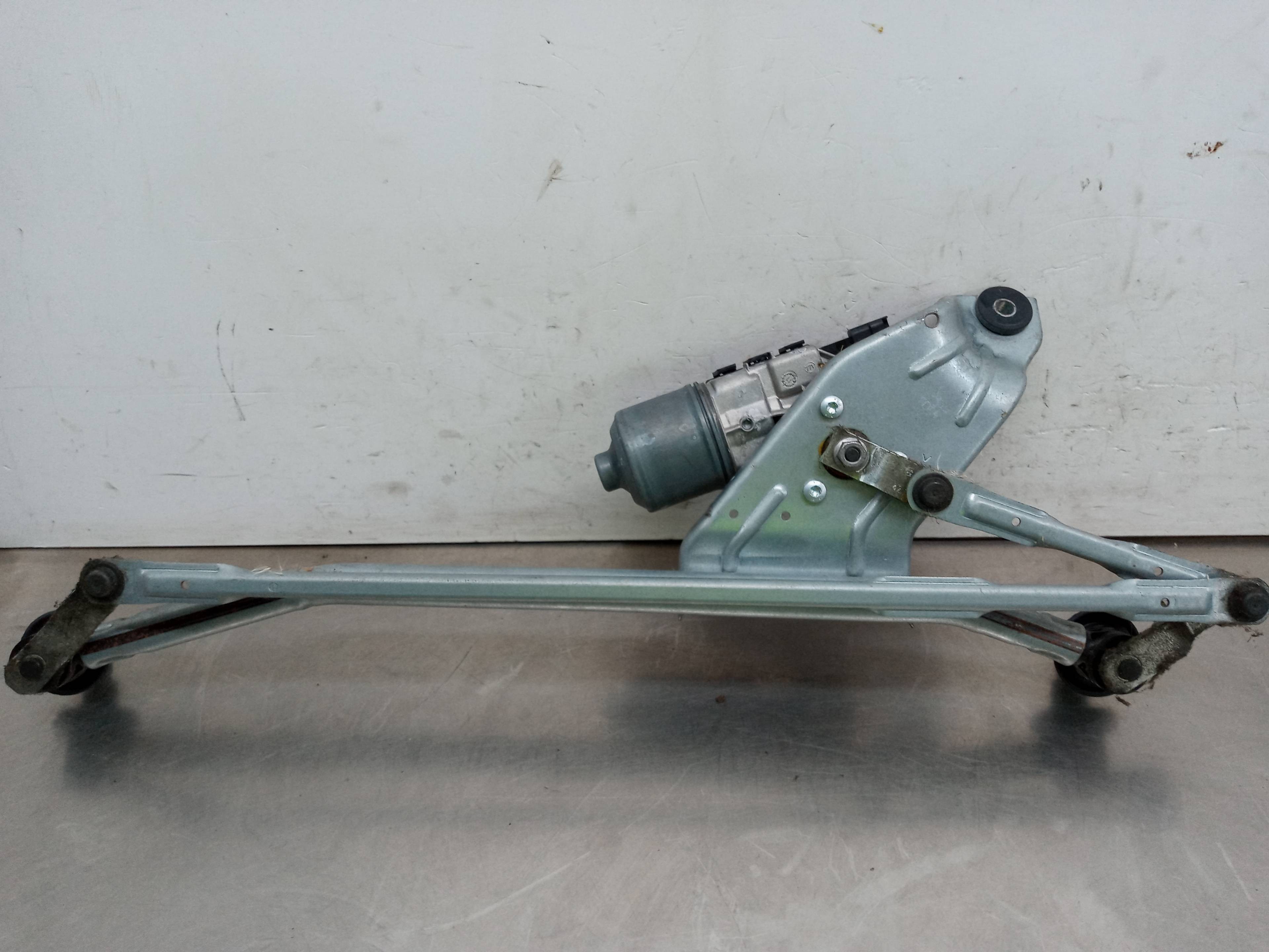 MOTOR LIMPIA DELANTERO DACIA SANDERO 0390241544 / 8200619512D / 3397020879 03902415448200619512D3397020879 - Vista 2