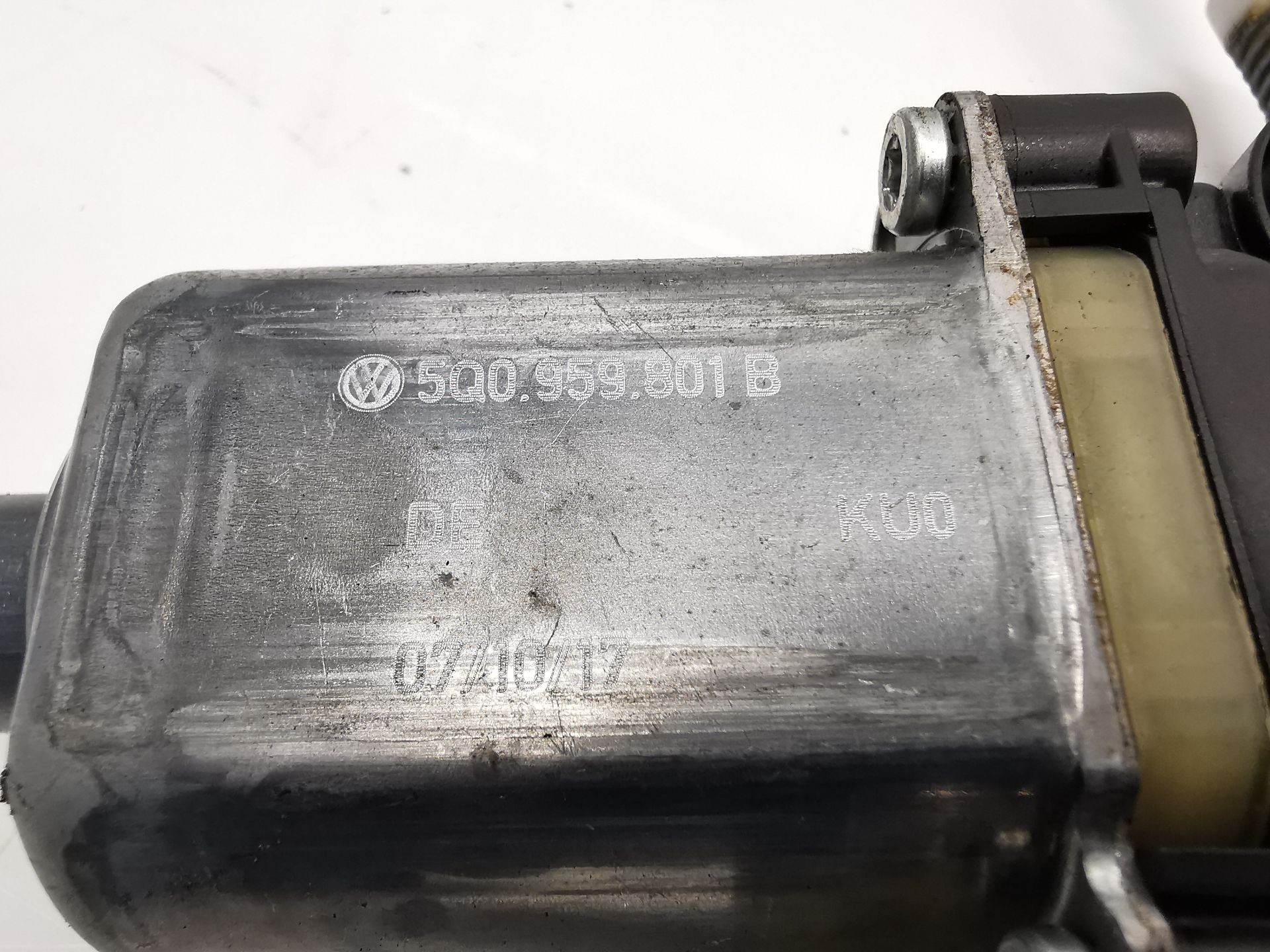 ELEVALUNAS DELANTERO IZQUIERDO SKODA OCTAVIA III Combi (5E5, 5E6) 5Q0959801B 5Q0959801B - Vista 2