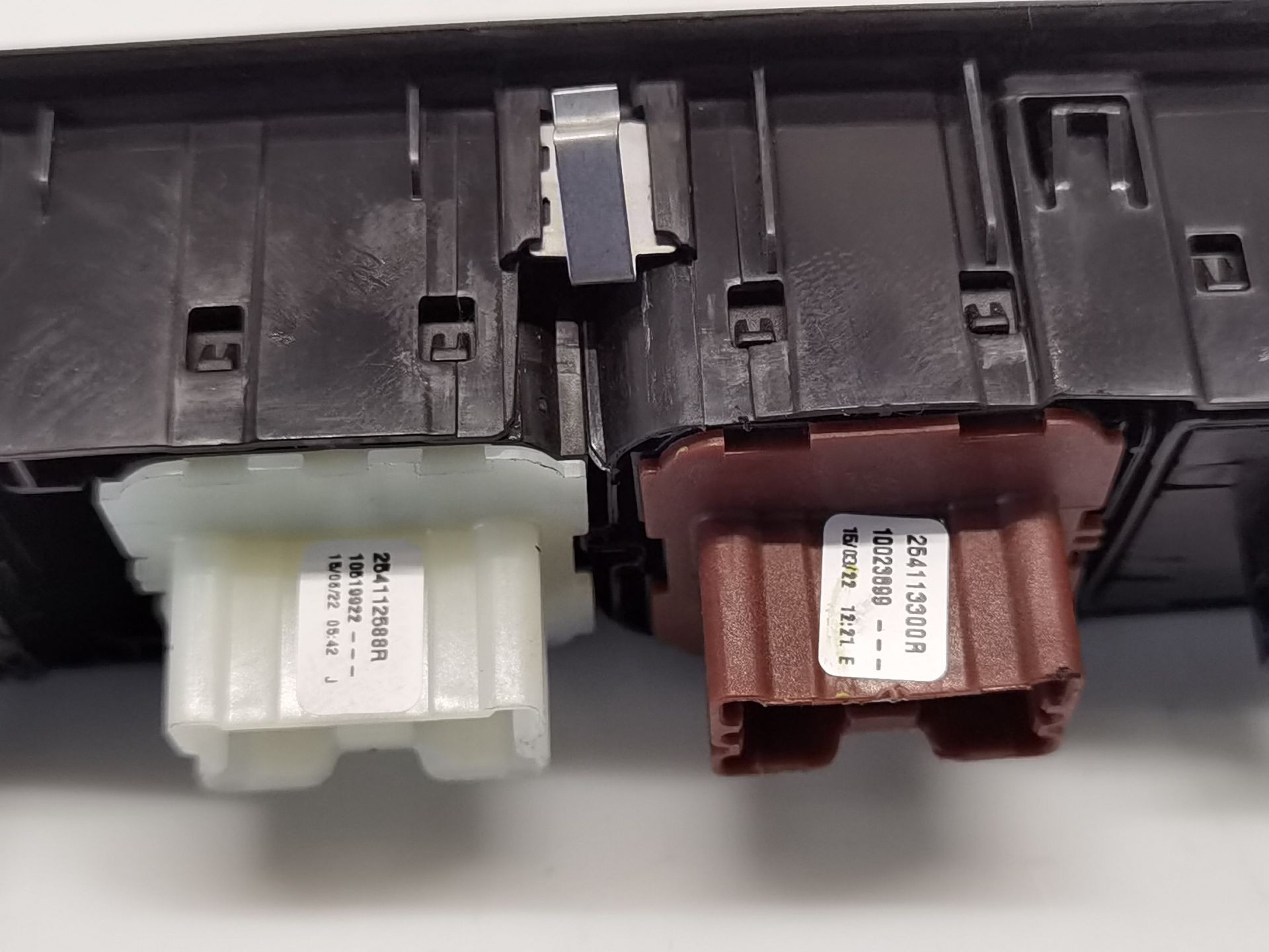 MANDO ELEVALUNAS DELANTERO IZQUIERDO DACIA SANDERO III 2554112588R / 254113300R 2554112588R254113300R - Vista 3