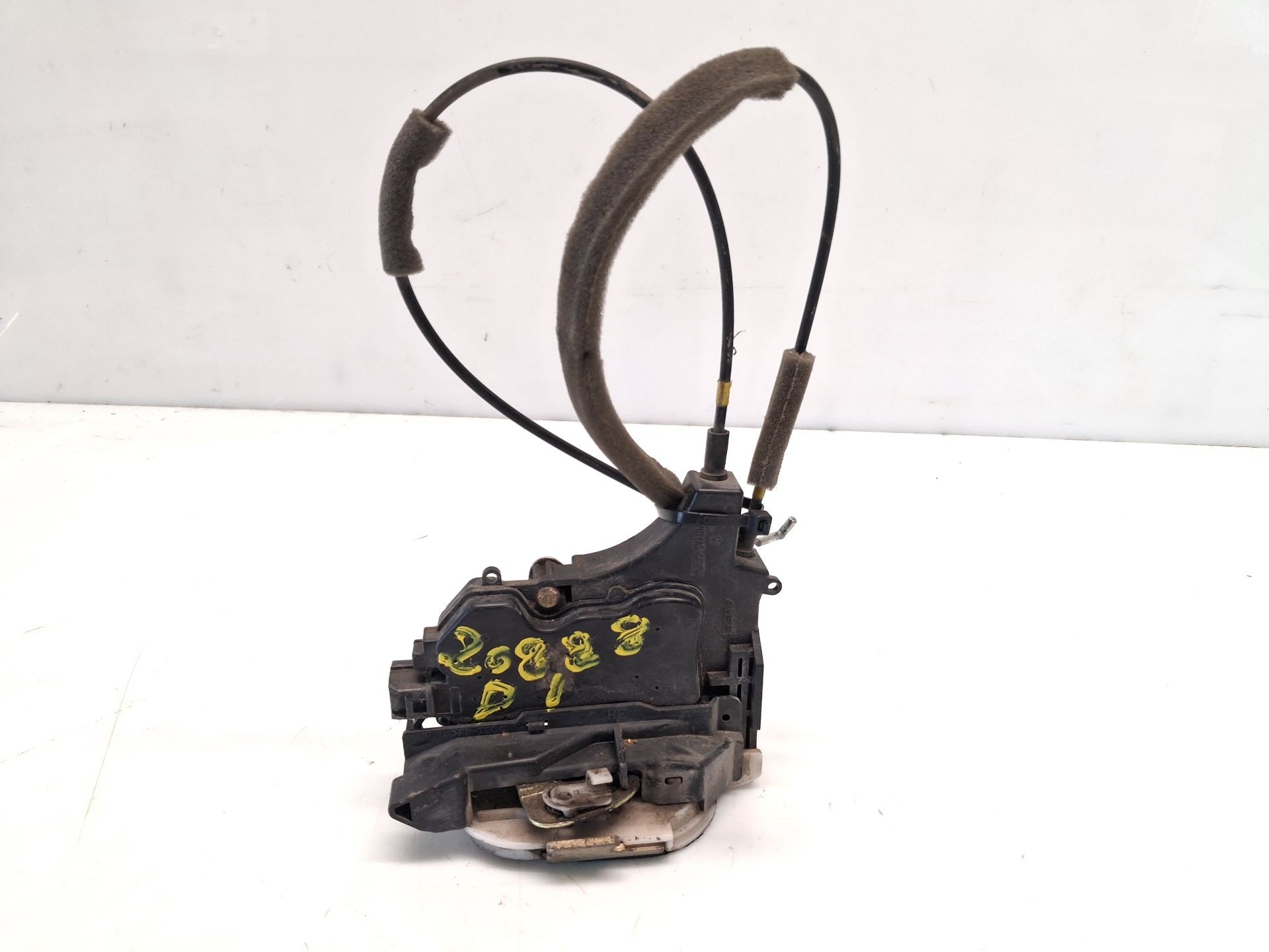 CERRADURA PUERTA DELANTERA IZQUIERDA MITSUBISHI L200 / TRITON (KA_T, KB_T) 5715A181 5715A181