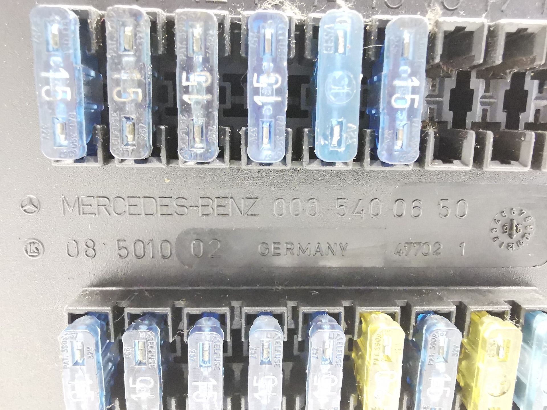 CAJA RELES / FUSIBLES MERCEDES-BENZ VITO Furgoneta (W638) 0005400650 / 08501002 000540065008501002 - Vista 3