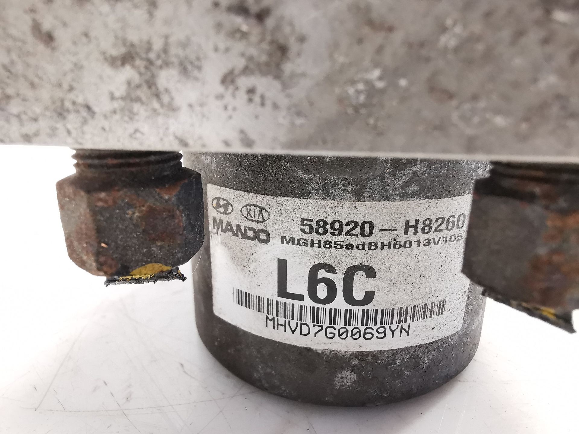 ABS KIA STONIC (YB) 58920H8260 / BE6003V109 / 58920H8260 58920H8260BE6003V10958920H8260 - Vista 2