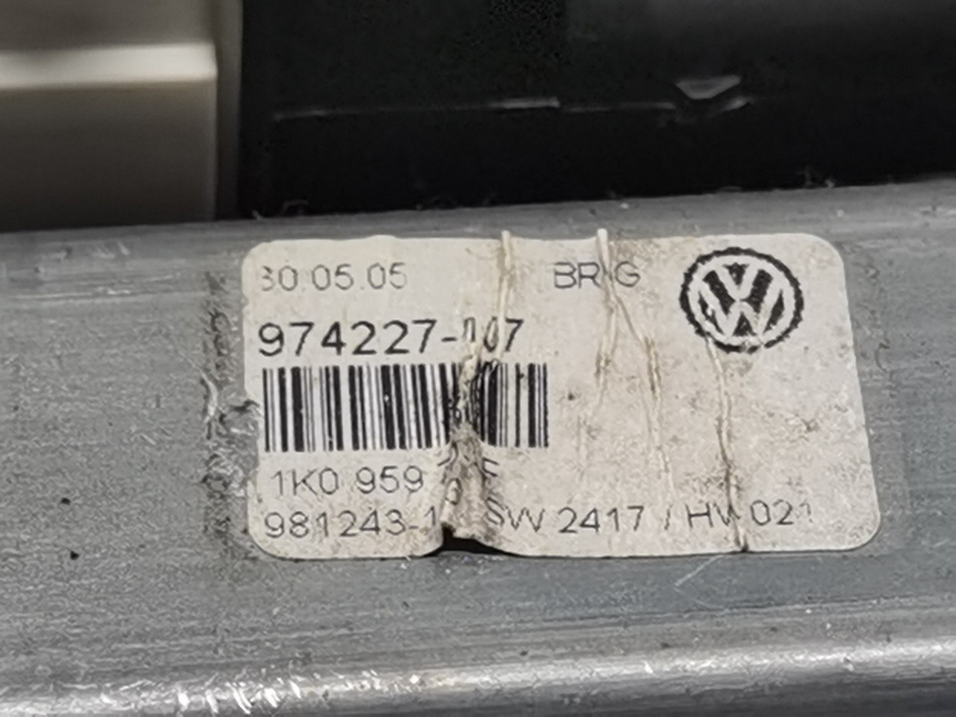ELEVALUNAS TRASERO IZQUIERDO VOLKSWAGEN PASSAT BERLINA (3C2) 1K0959703F 1K0959703F - Vista 3