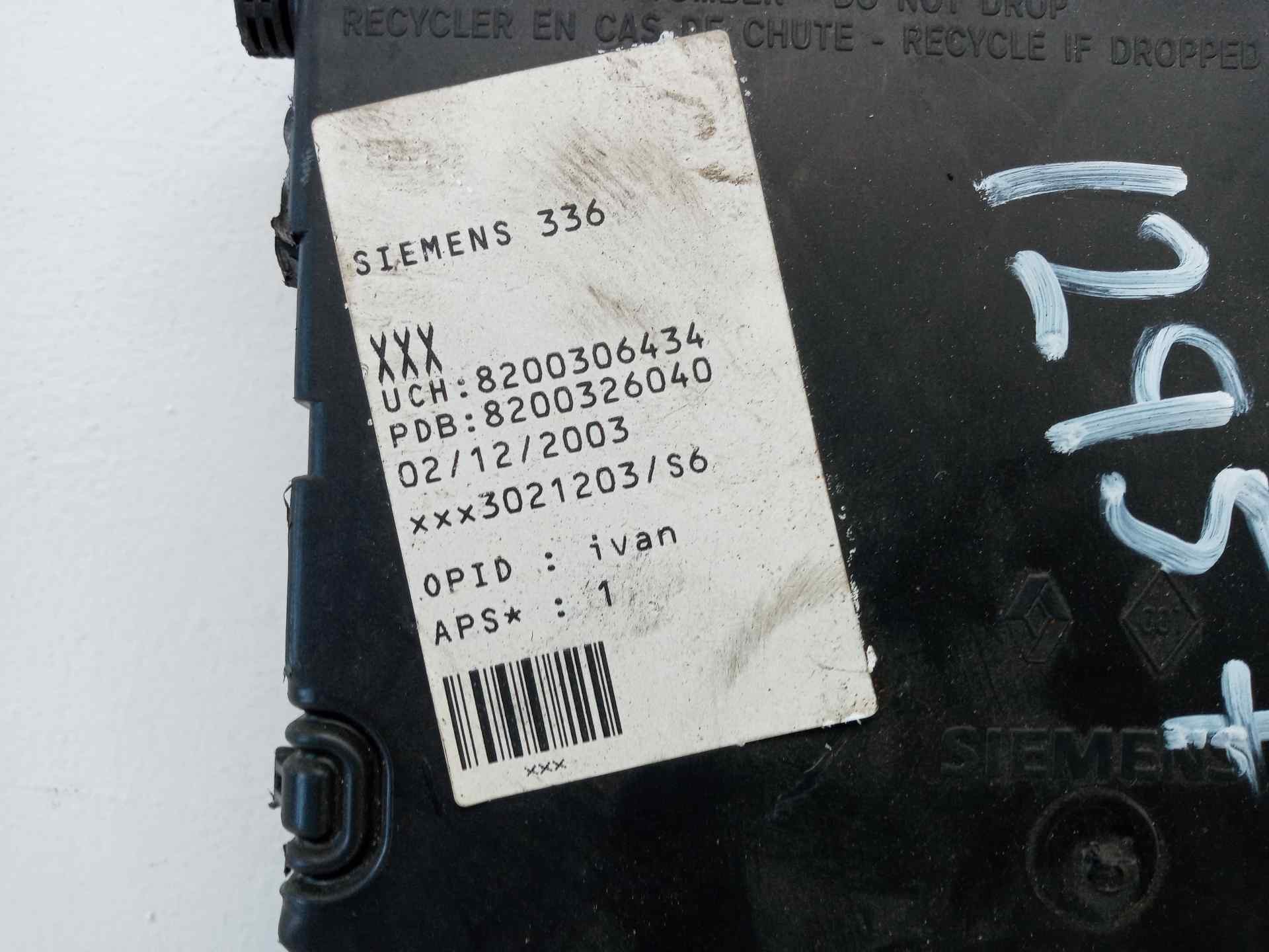 UCH RENAULT MEGANE II BERLINA 3P 8200306434 / S118400220C 8200306434S118400220C - Vista 2